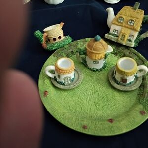 Charming Cottage Tea Set